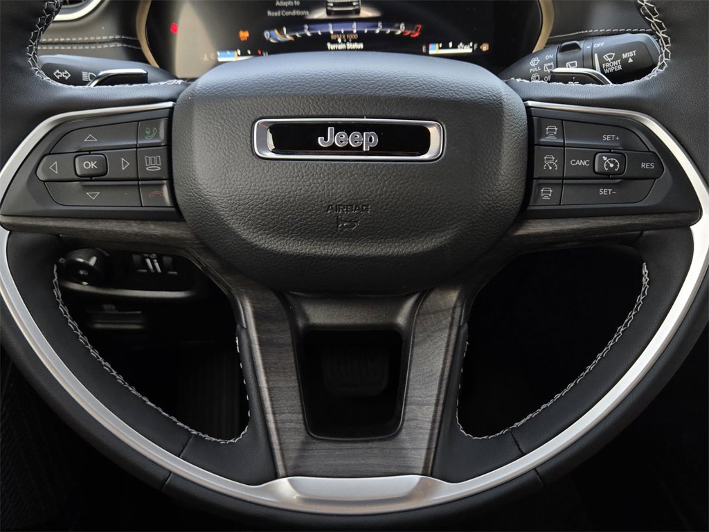 New 2025 Jeep Grand Cherokee Limited w/ Black Appearance Package image 19