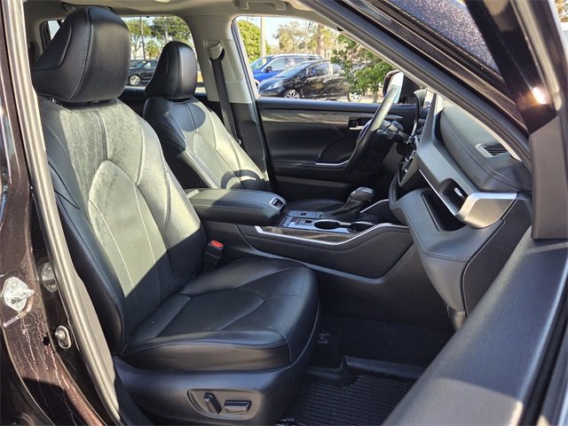 Used 2022 Toyota Highlander Limited image 22