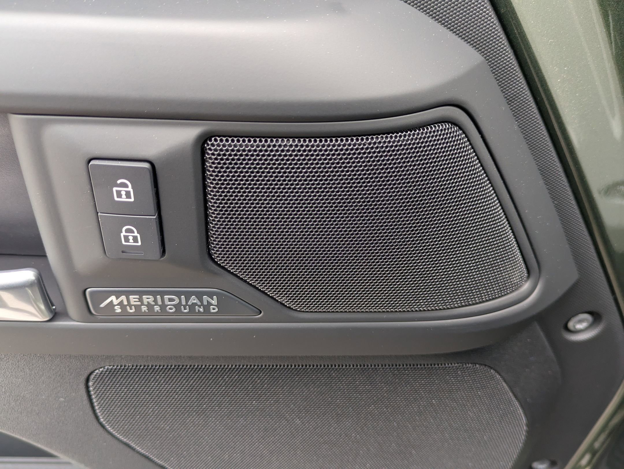 New 2026 Land Rover Defender 110 X-Dynamic SE image 23