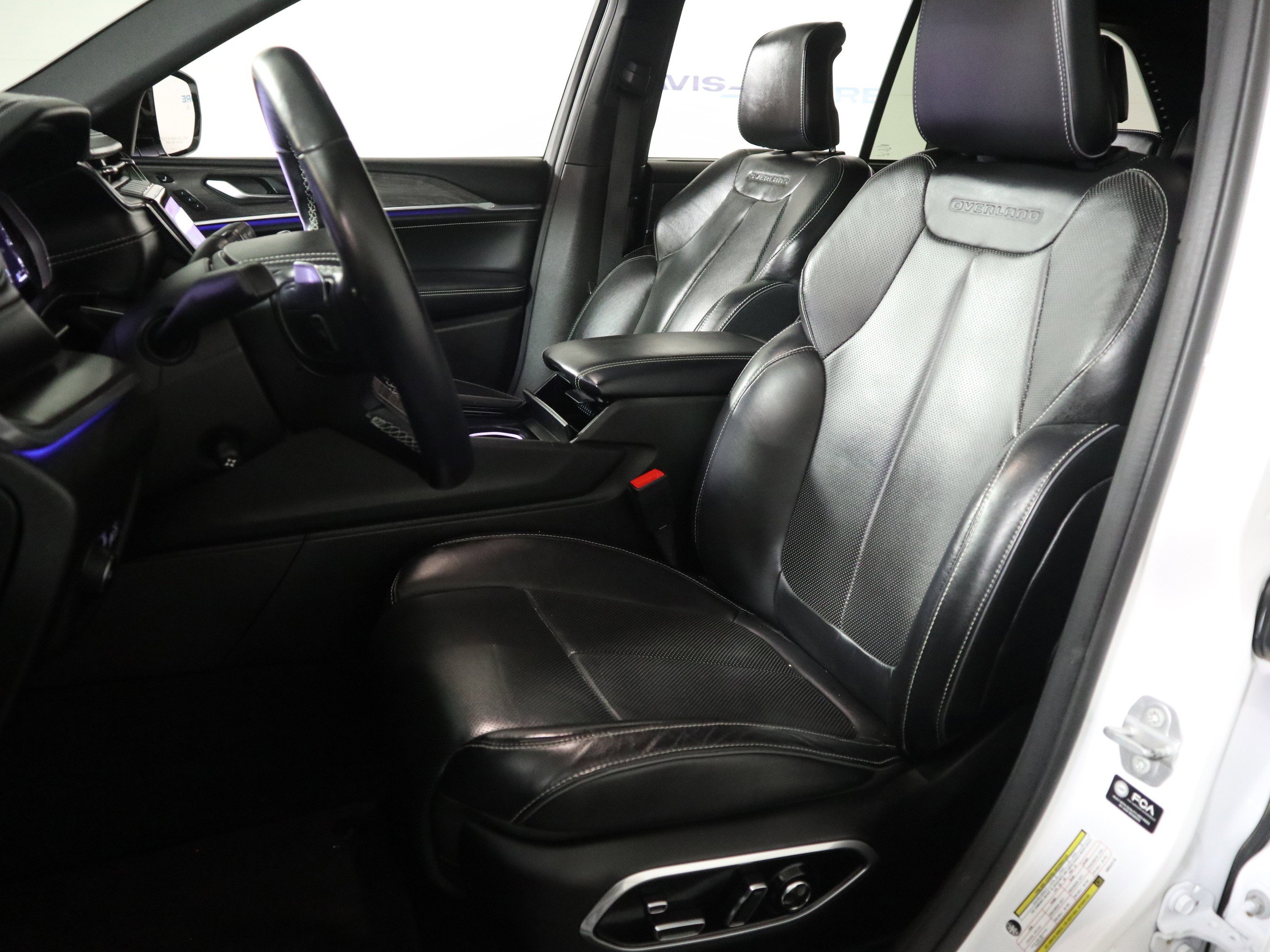 Used 2022 Jeep Grand Cherokee Overland w/ Luxury Tech Group IV image 21