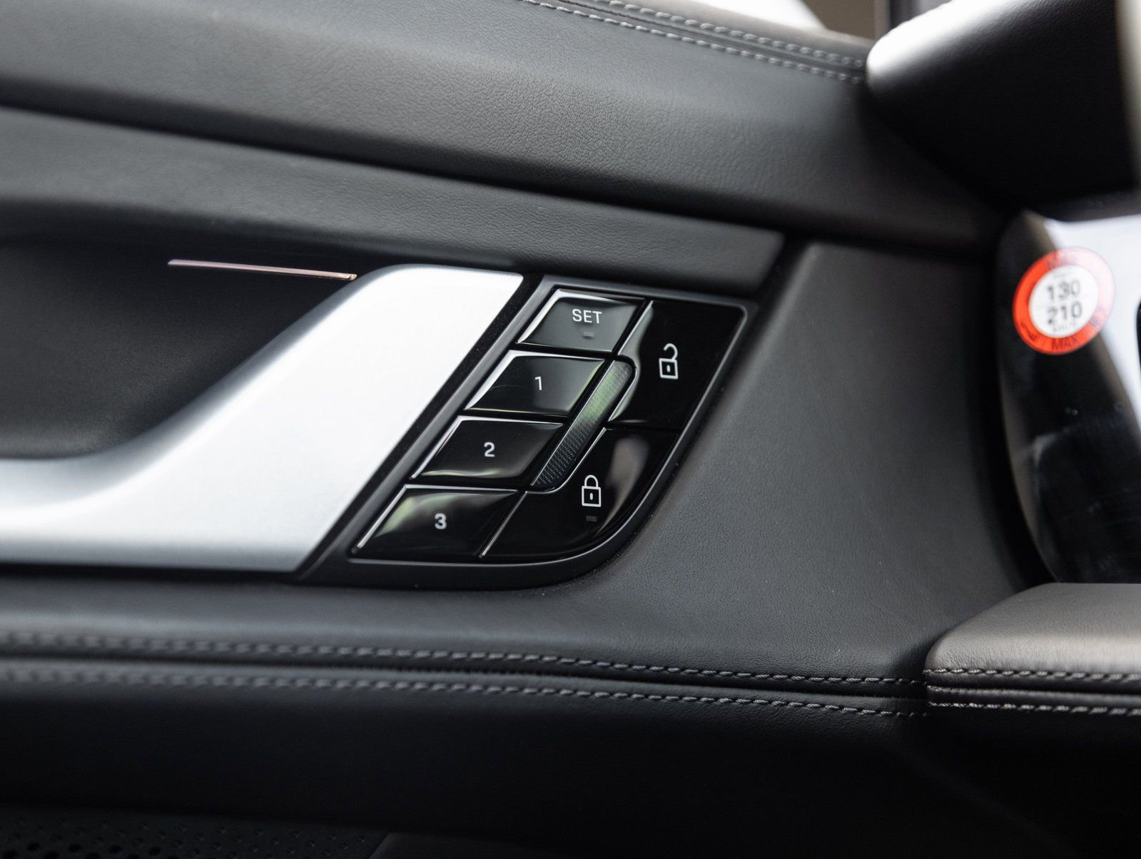 Used 2020 Porsche Taycan 4S image 19