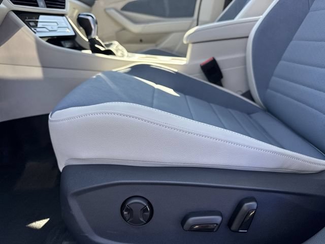 New 2026 Volkswagen Jetta SE FWD image 12