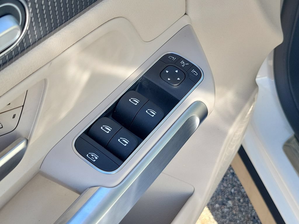 Used 2021 Mercedes-Benz GLB 250 4MATIC image 9