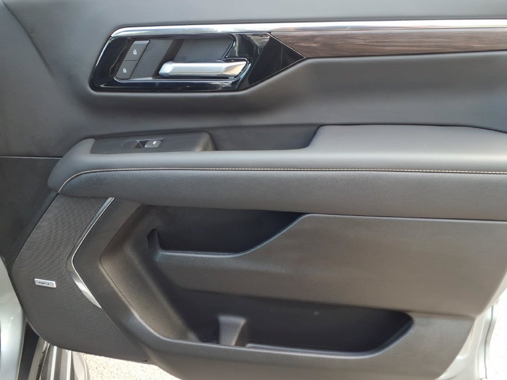 Certified 2025 Chevrolet Suburban Premier AWD/4WD image 18