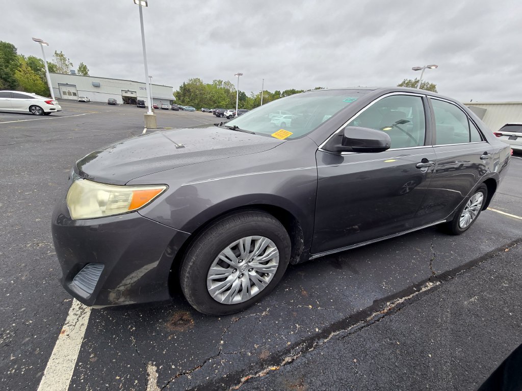 Used 2014 Toyota Camry LE FWD image 4