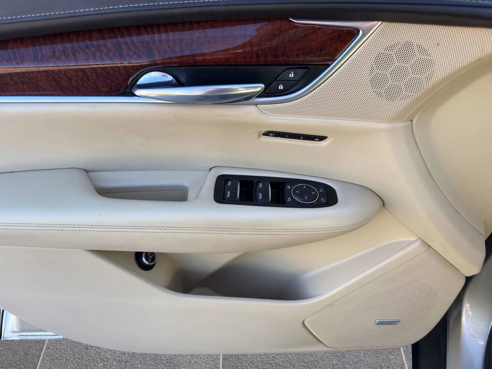 Used 2017 Cadillac XT5 Premium Luxury FWD image 28