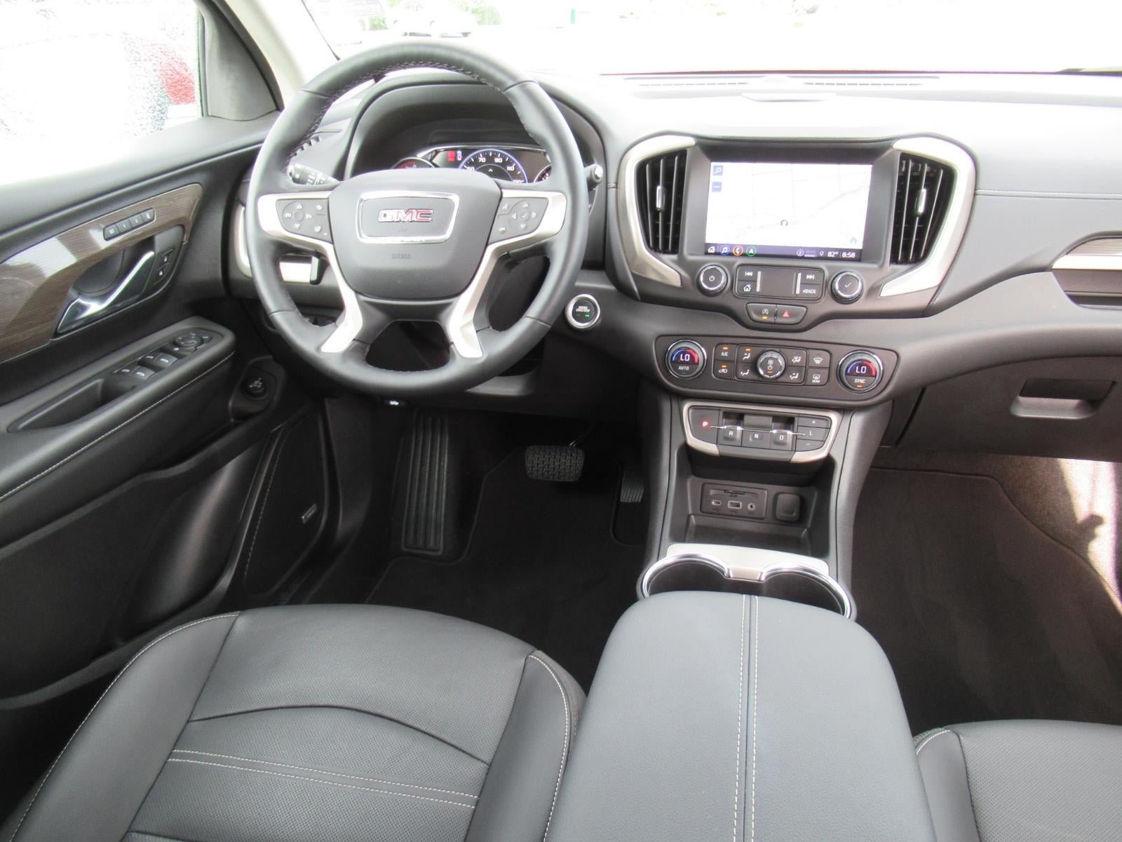 Used 2024 GMC Terrain Denali w/ Denali Premium Package AWD/4WD image 13