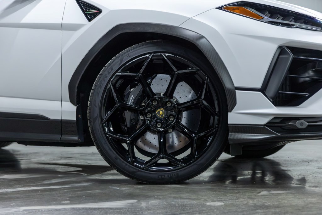 Used 2023 Lamborghini Urus Performante AWD/4WD image 4