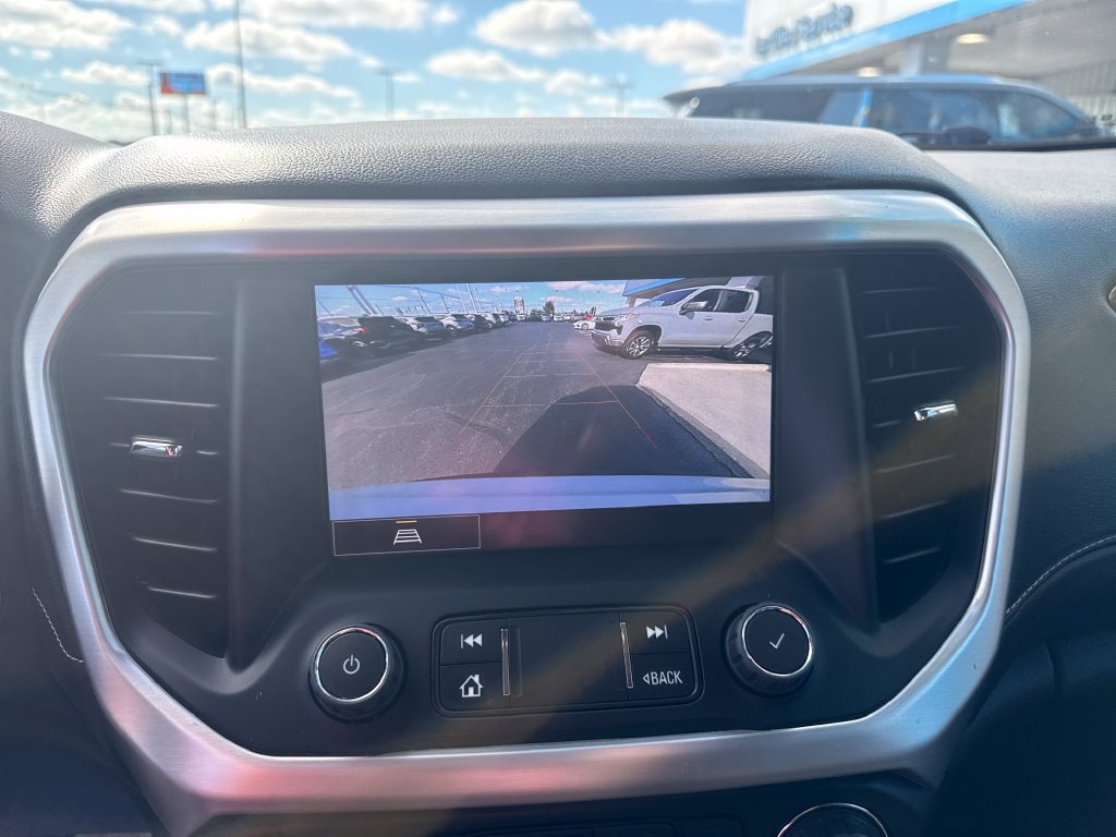 Used 2022 GMC Acadia SLE w/ Driver Convenience Package FWD image 24