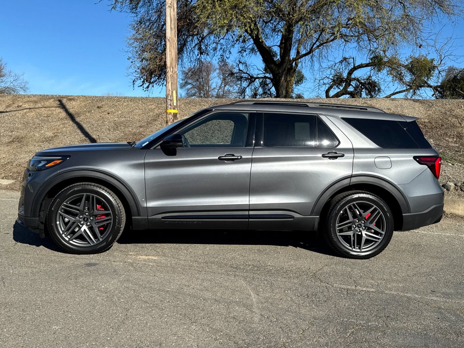 New 2026 Ford Explorer ST w/ Sun And Sound Package image 6