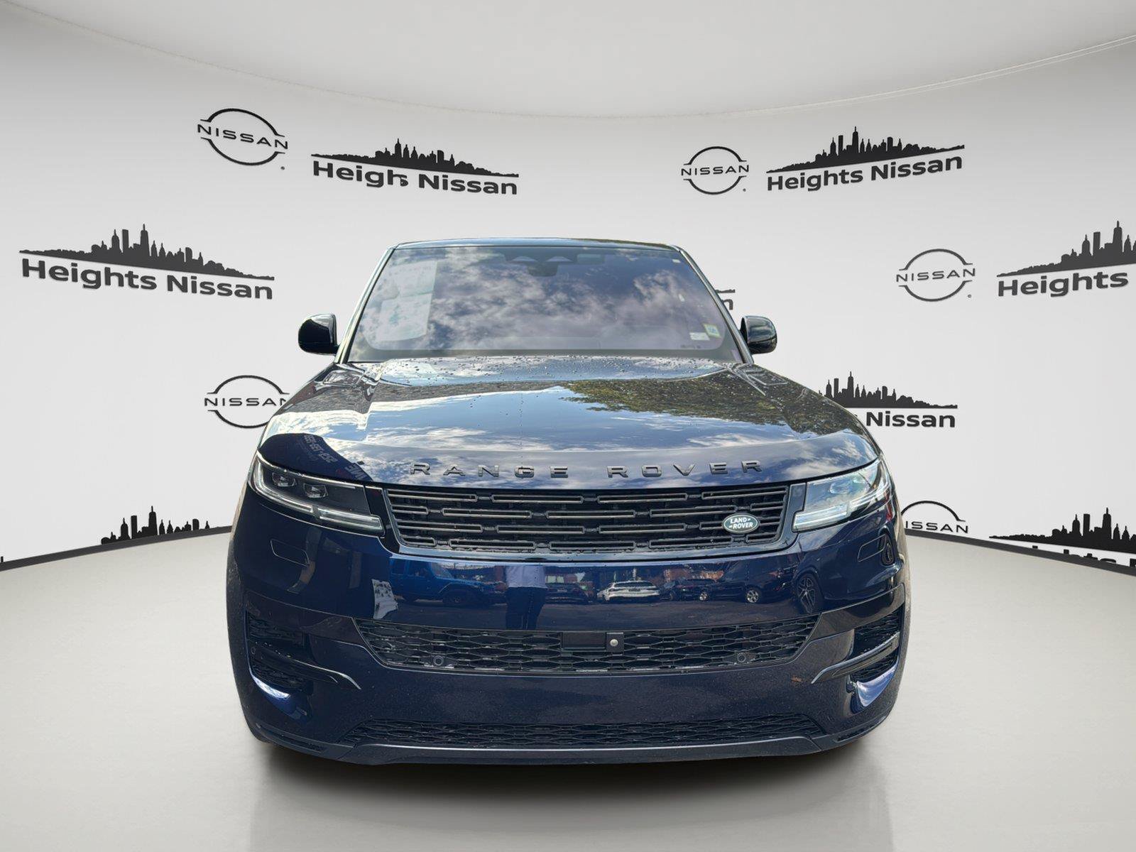Used 2023 Land Rover Range Rover Sport SE AWD/4WD image 4