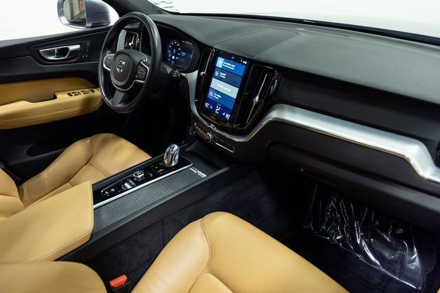 Used 2018 Volvo XC60 T8 Momentum image 26