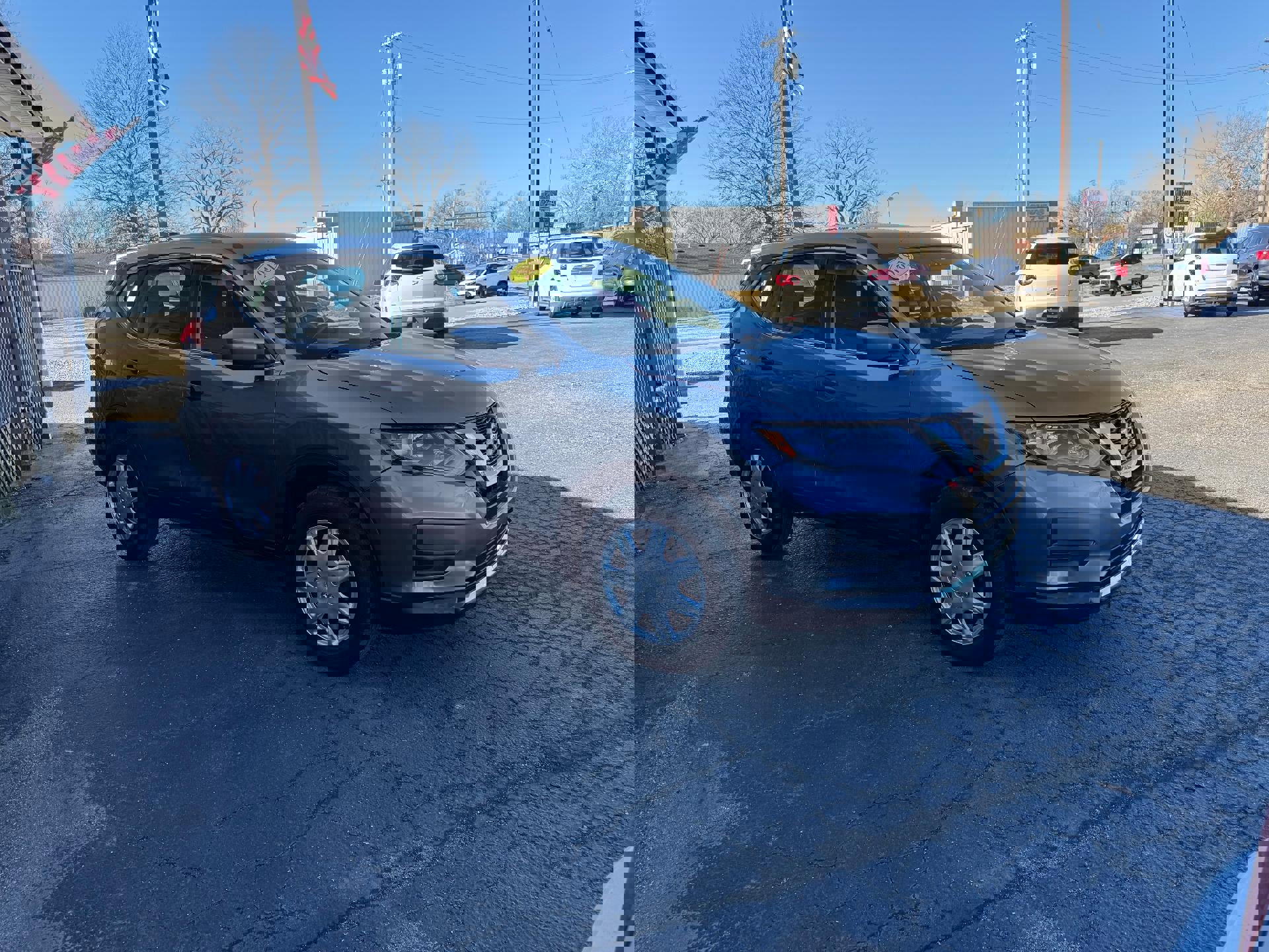 Used 2018 Nissan Rogue S image 1