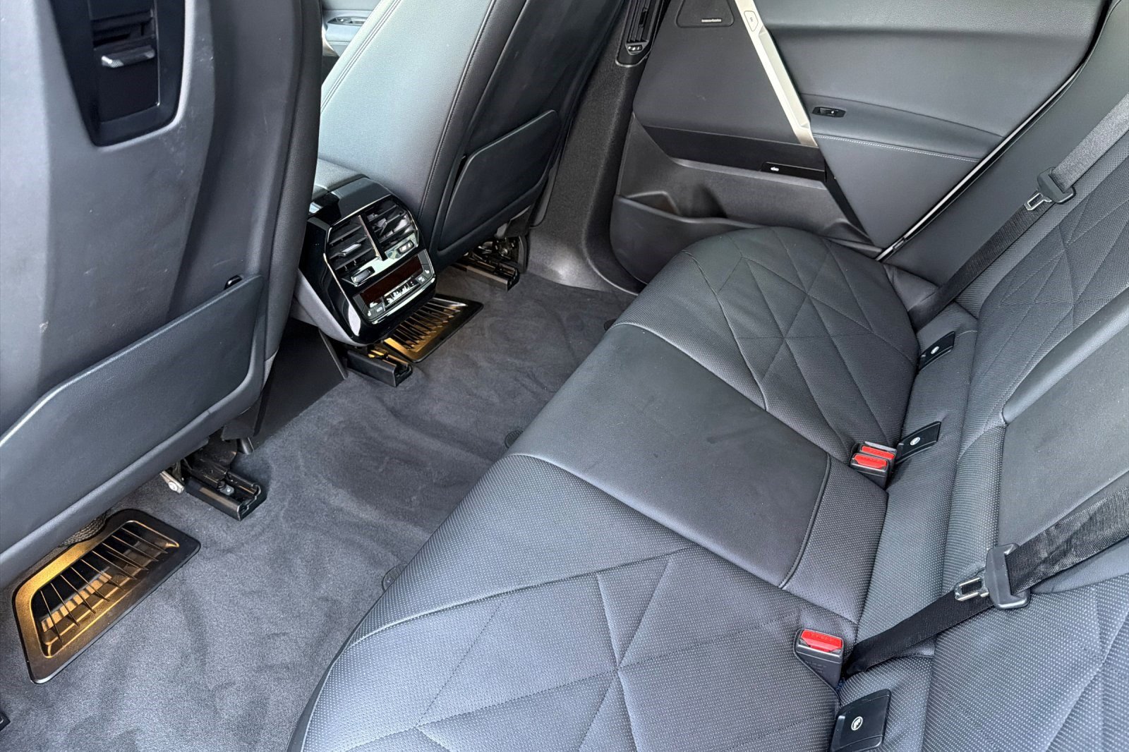 Certified 2022 BMW iX xDrive50 w/ Sport Package image 15