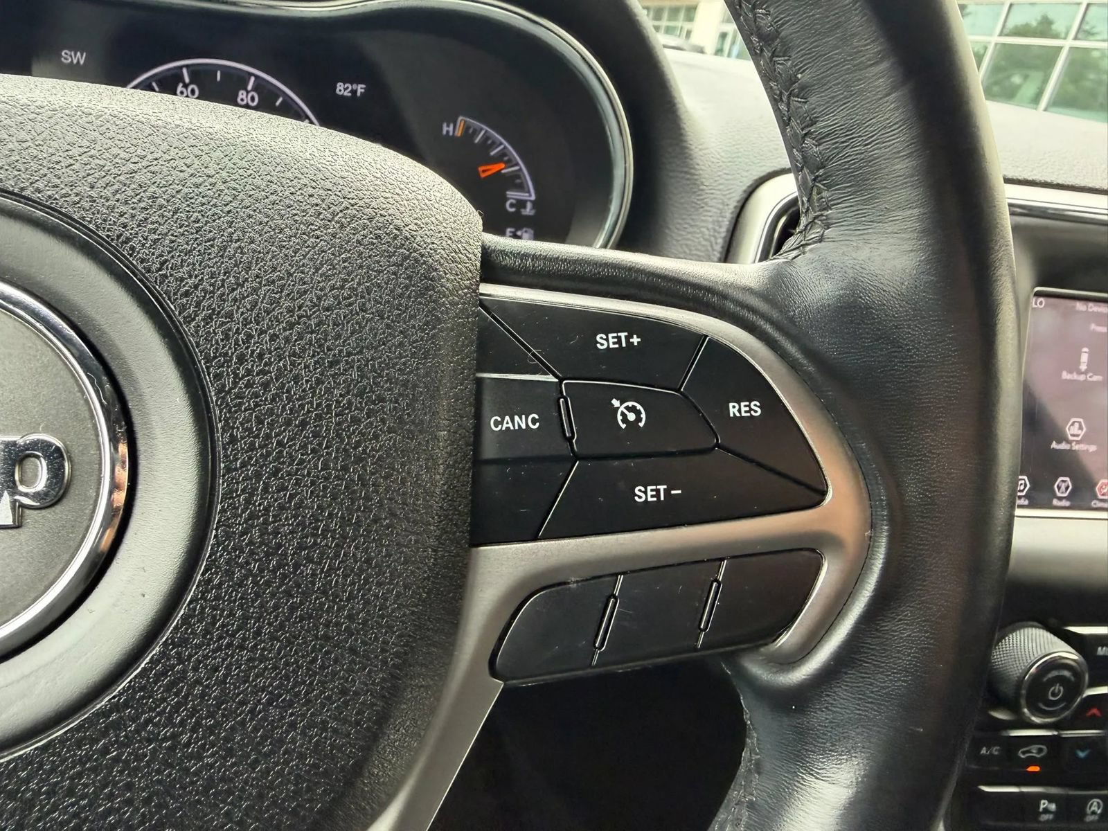 Used 2018 Jeep Grand Cherokee Laredo AWD/4WD image 17