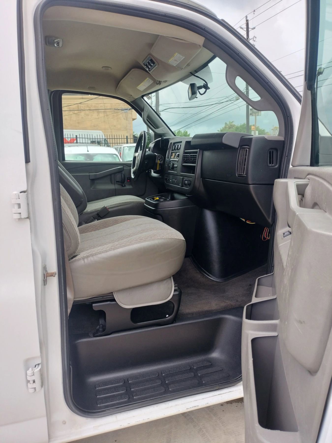 Used 2017 Chevrolet Express 2500 LS image 28
