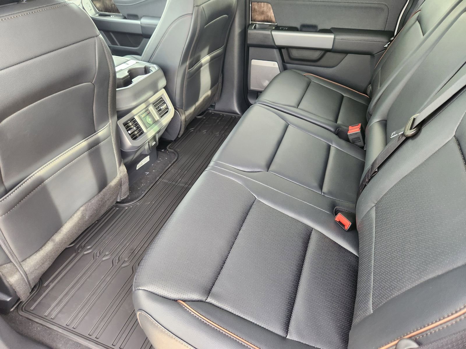 New 2026 Ford F250 Lariat w/ Black Appearance Package image 26