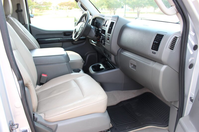Used 2014 Nissan NV 3500 SL w/ Technology Package RWD image 27