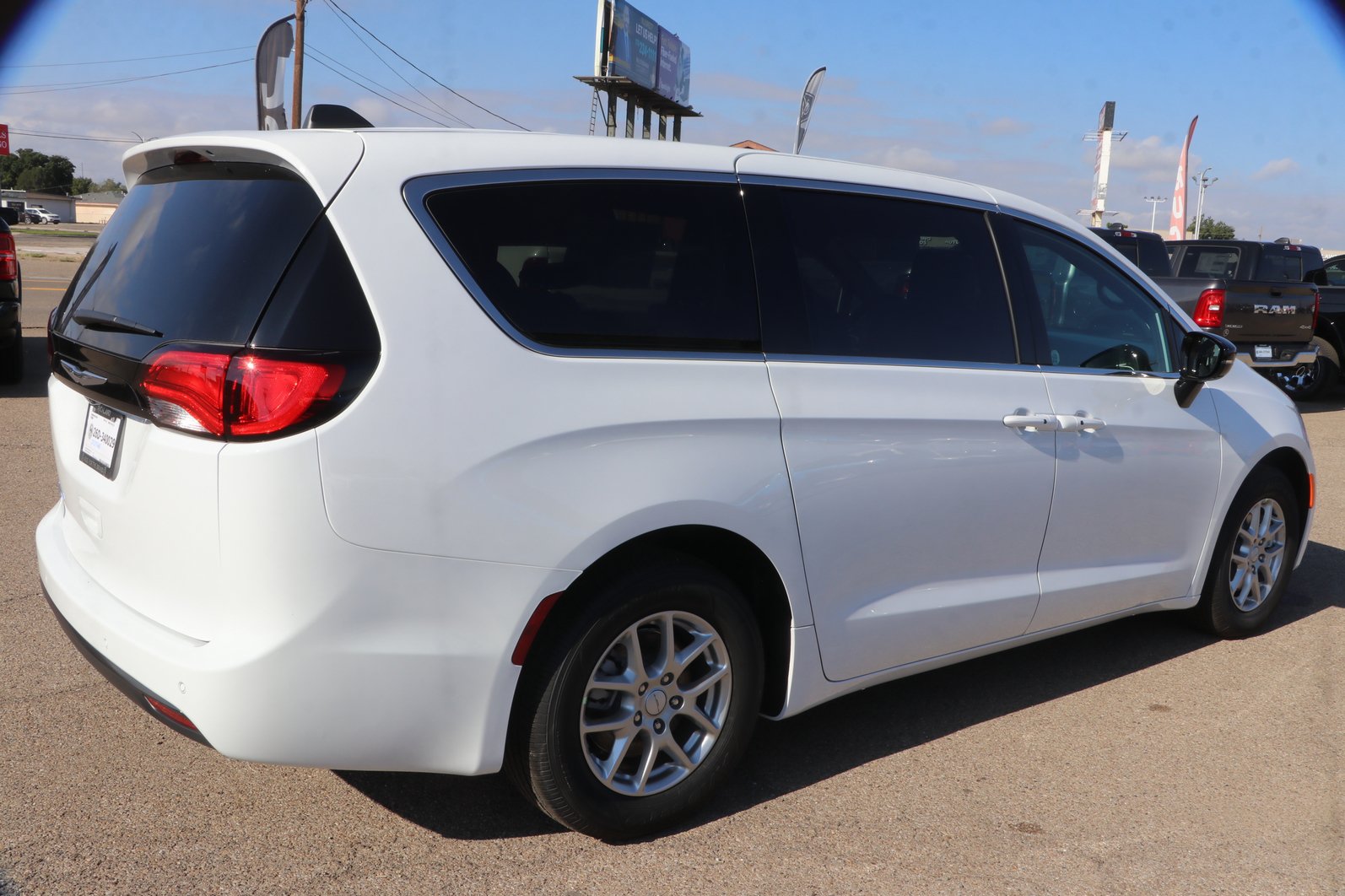 New 2027 Chrysler Pacifica LX FWD image 7