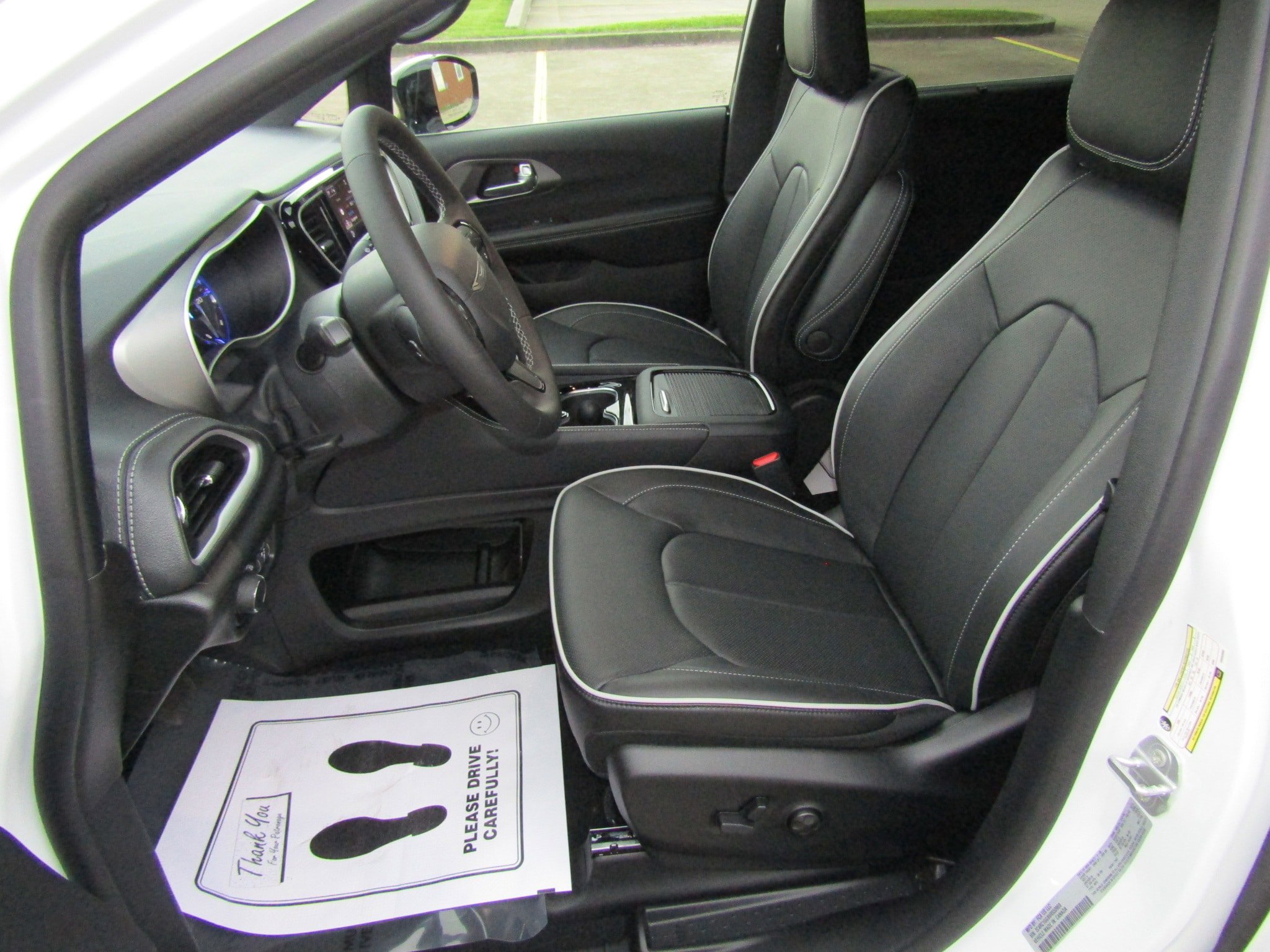 New 2027 Chrysler Pacifica Select FWD image 11