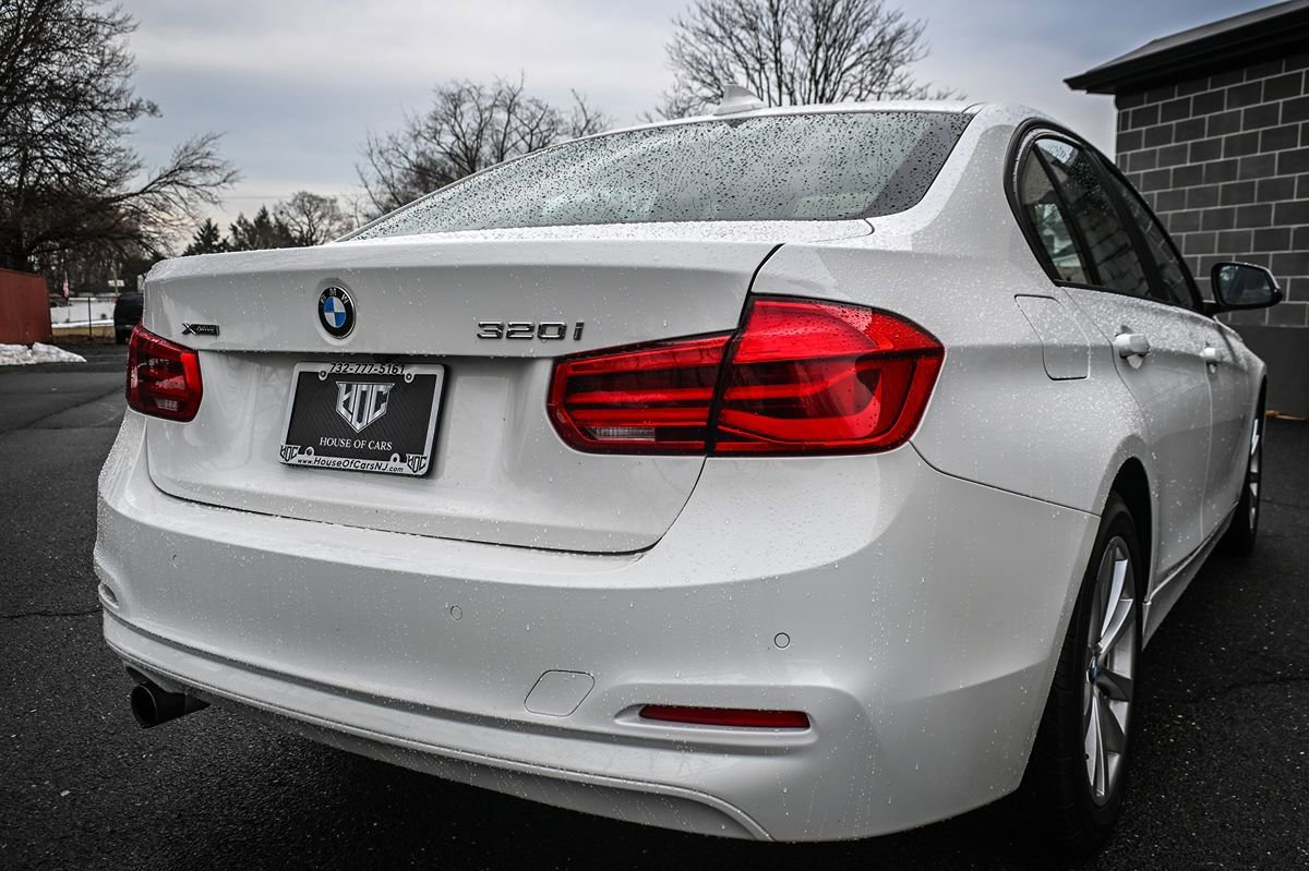 Used 2017 BMW 320i xDrive Sedan AWD/4WD image 5