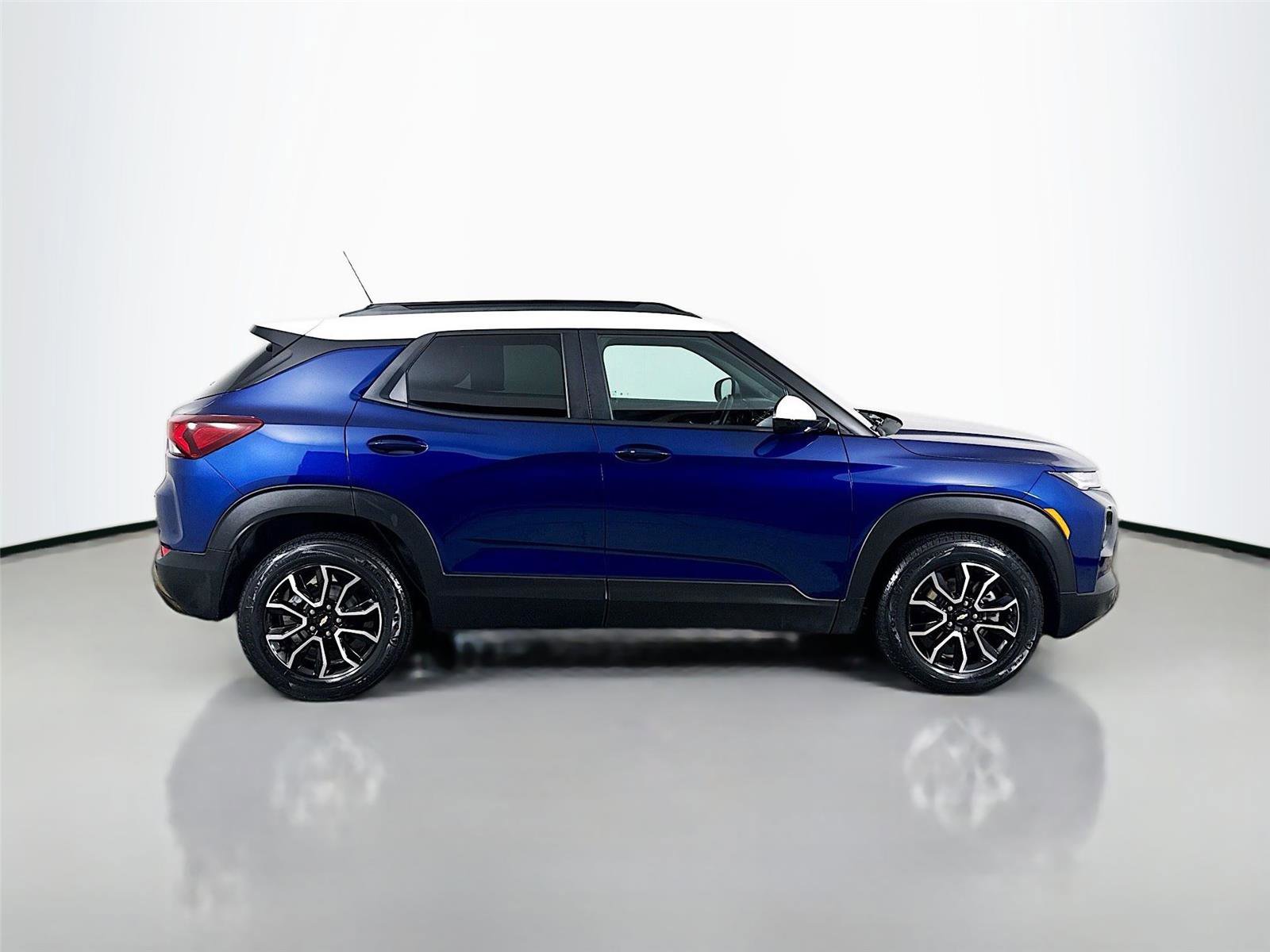 Used 2023 Chevrolet TrailBlazer ACTIV w/ Convenience Package image 9