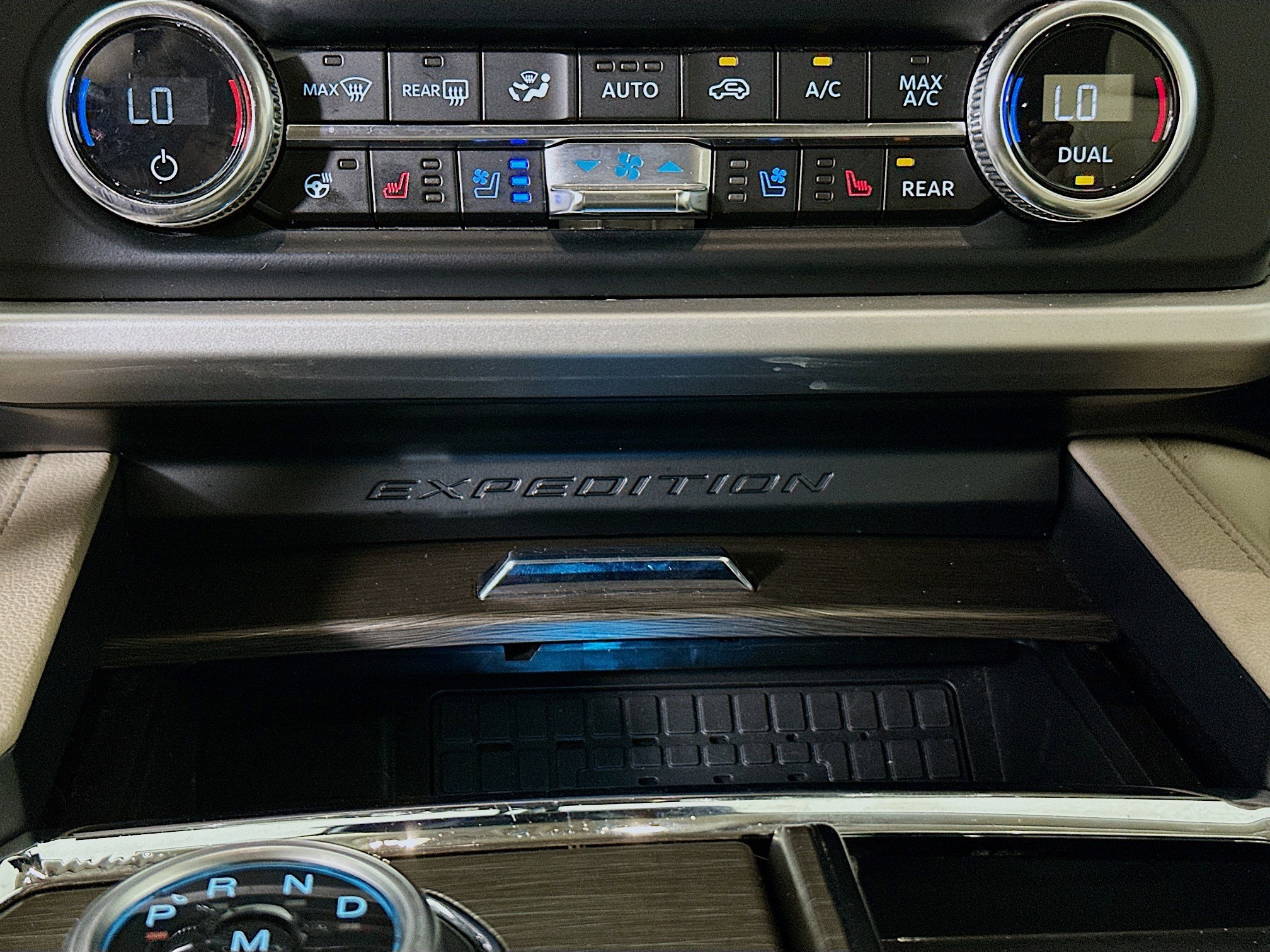 Used 2024 Ford Expedition Limited image 23