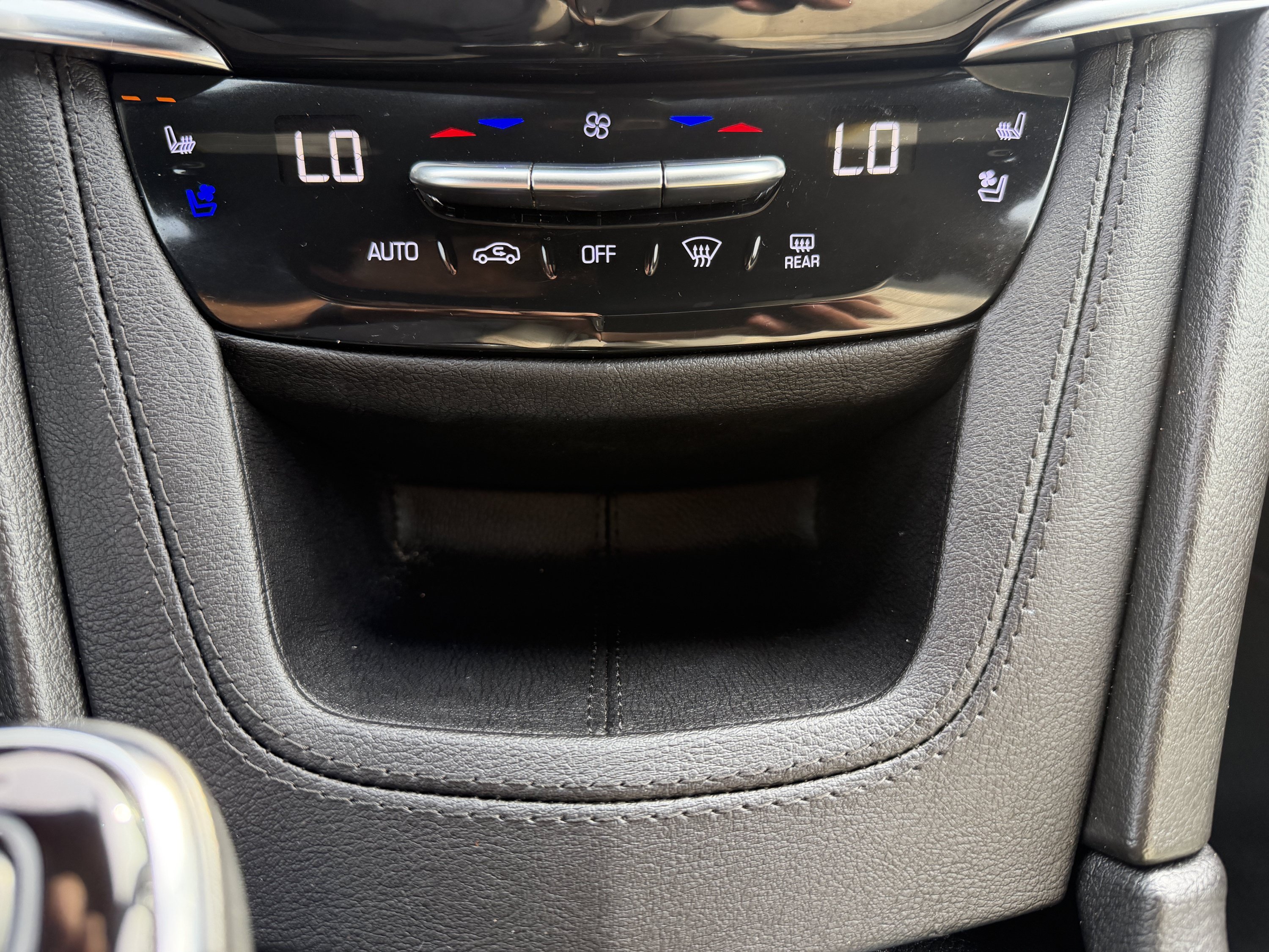 Used 2024 Cadillac XT6 Sport w/ LPO, Floor Liner Package AWD/4WD image 7