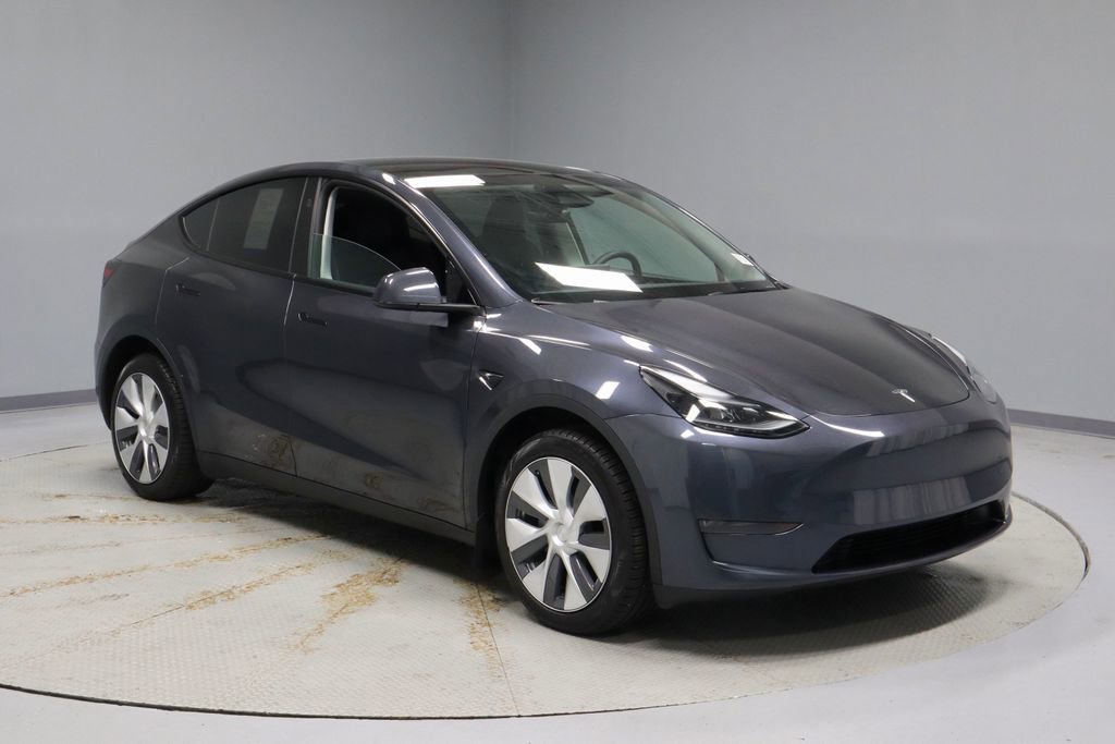 Used 2024 Tesla Model Y Long Range AWD/4WD image 1