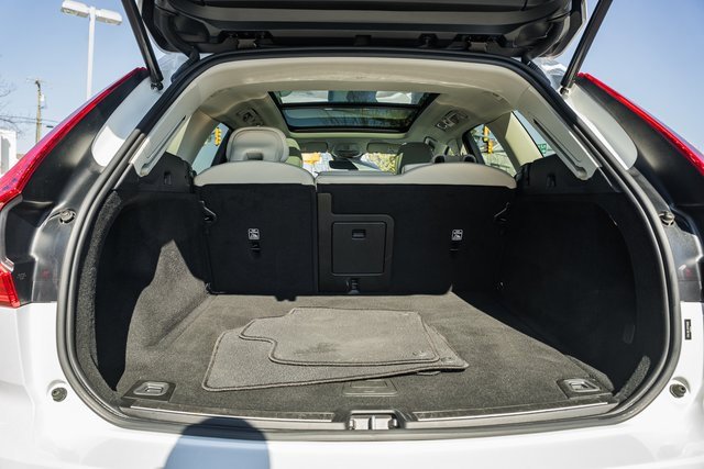 Certified 2024 Volvo XC60 B5 Plus w/ Climate Package image 10