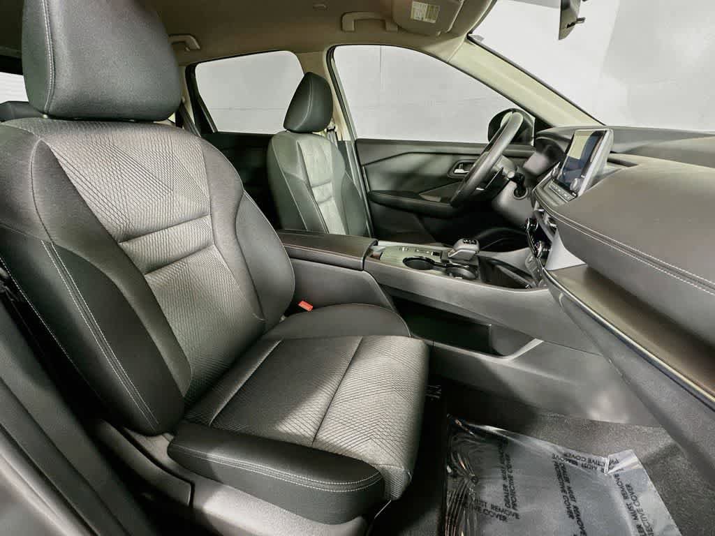 Used 2024 Nissan Rogue SV FWD image 14