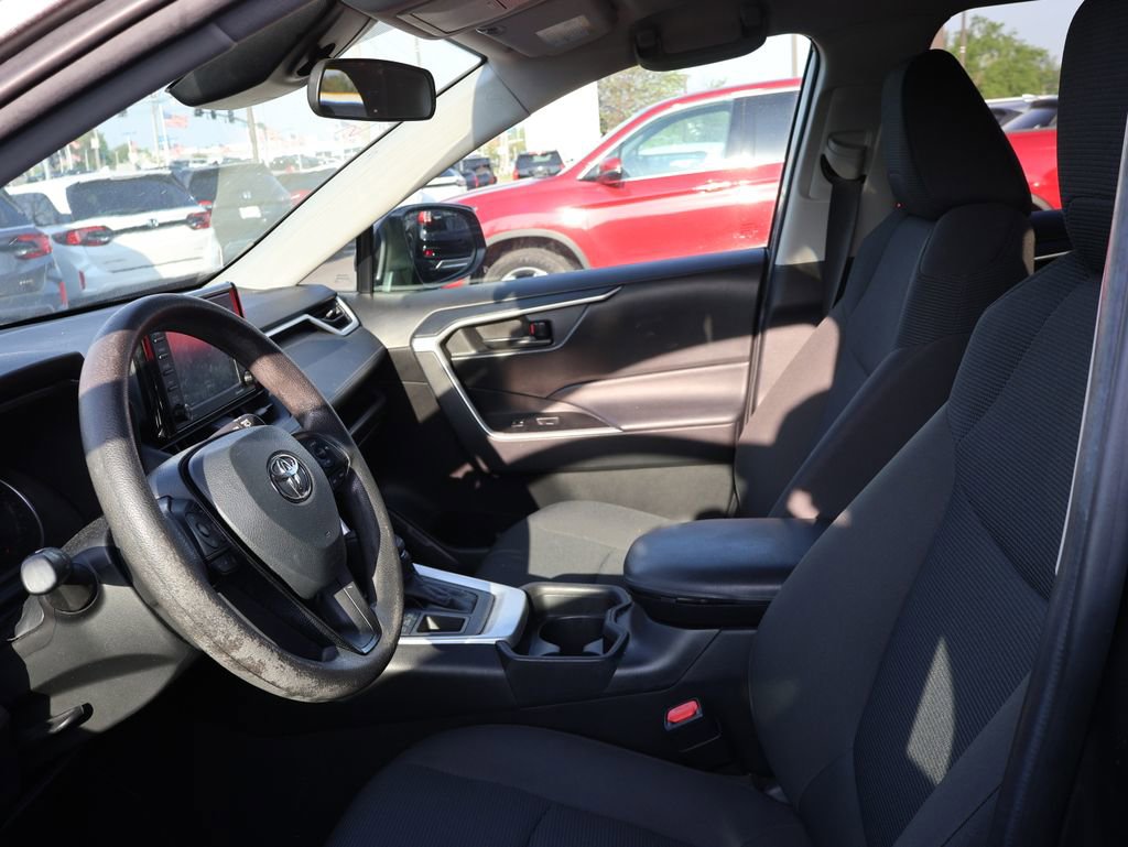 Used 2021 Toyota RAV4 LE AWD/4WD image 11