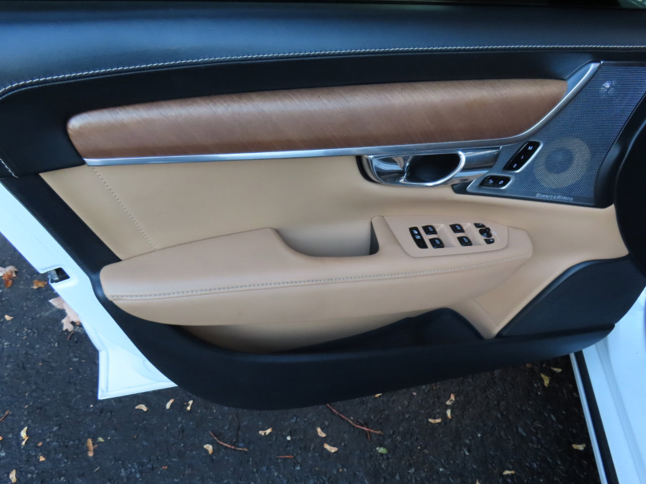 Used 2017 Volvo S90 T6 Inscription w/ Vision Package image 10