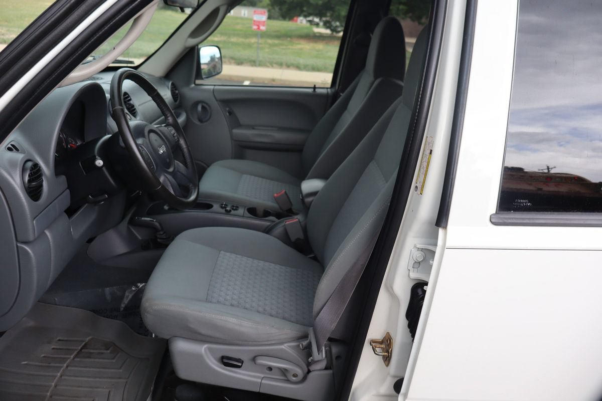 Used 2006 Jeep Liberty Sport AWD/4WD image 19
