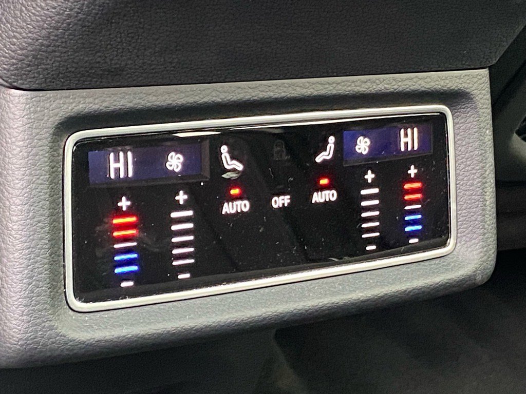 Used 2021 Audi e-tron Premium w/ Convenience Plus Package image 17