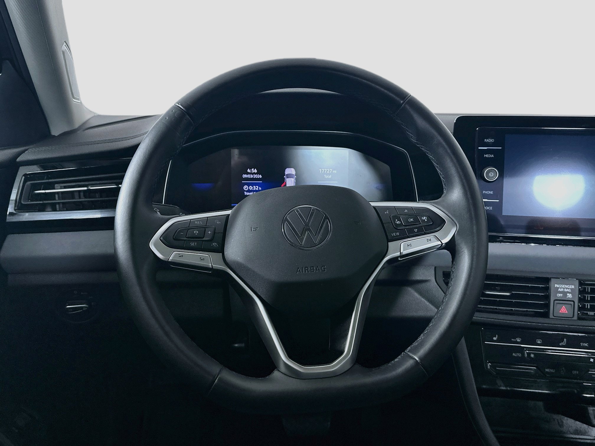 Used 2025 Volkswagen Jetta SE FWD image 18