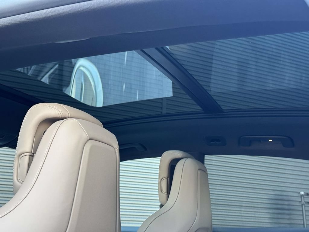 New 2025 Porsche Macan 4S Electric AWD/4WD image 17