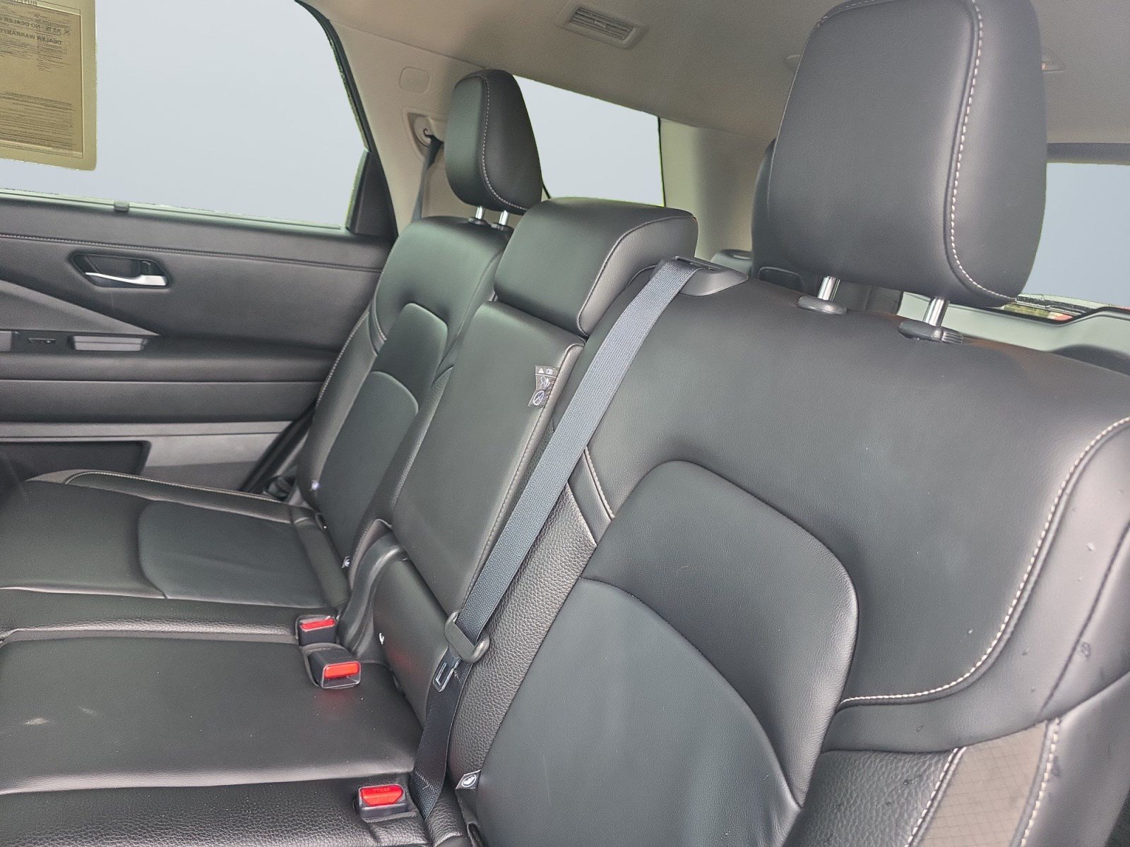 Used 2025 Nissan Pathfinder SL FWD image 15