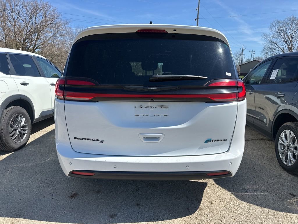 Used 2024 Chrysler Pacifica Select image 10