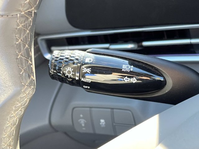Certified 2025 Hyundai Elantra SEL FWD image 38