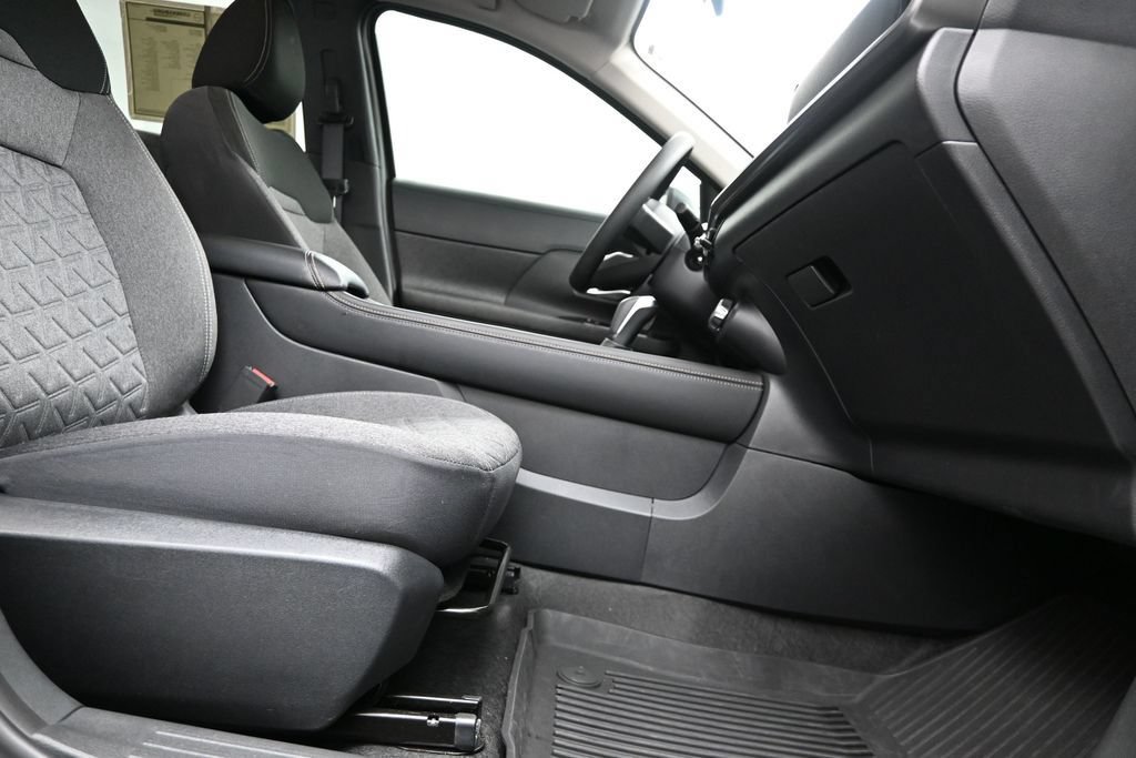 Certified 2025 Nissan Kicks SV AWD/4WD image 23