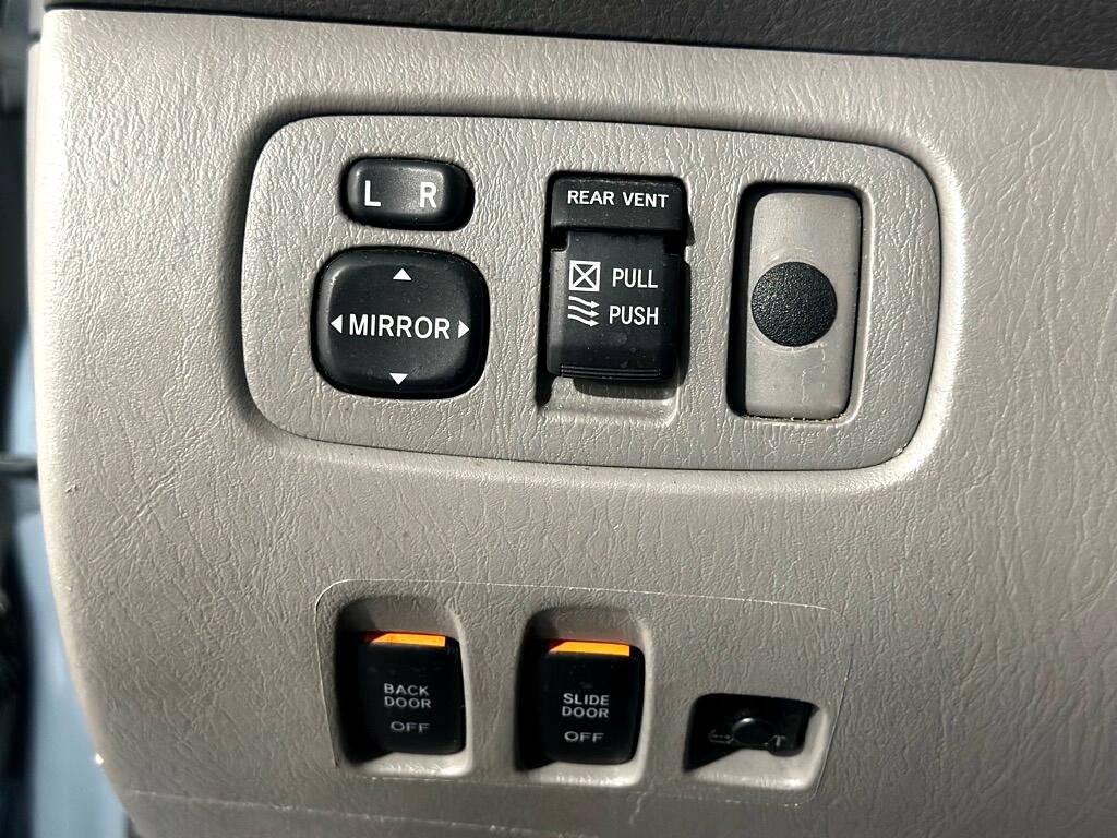 Used 2010 Toyota Sienna XLE image 32