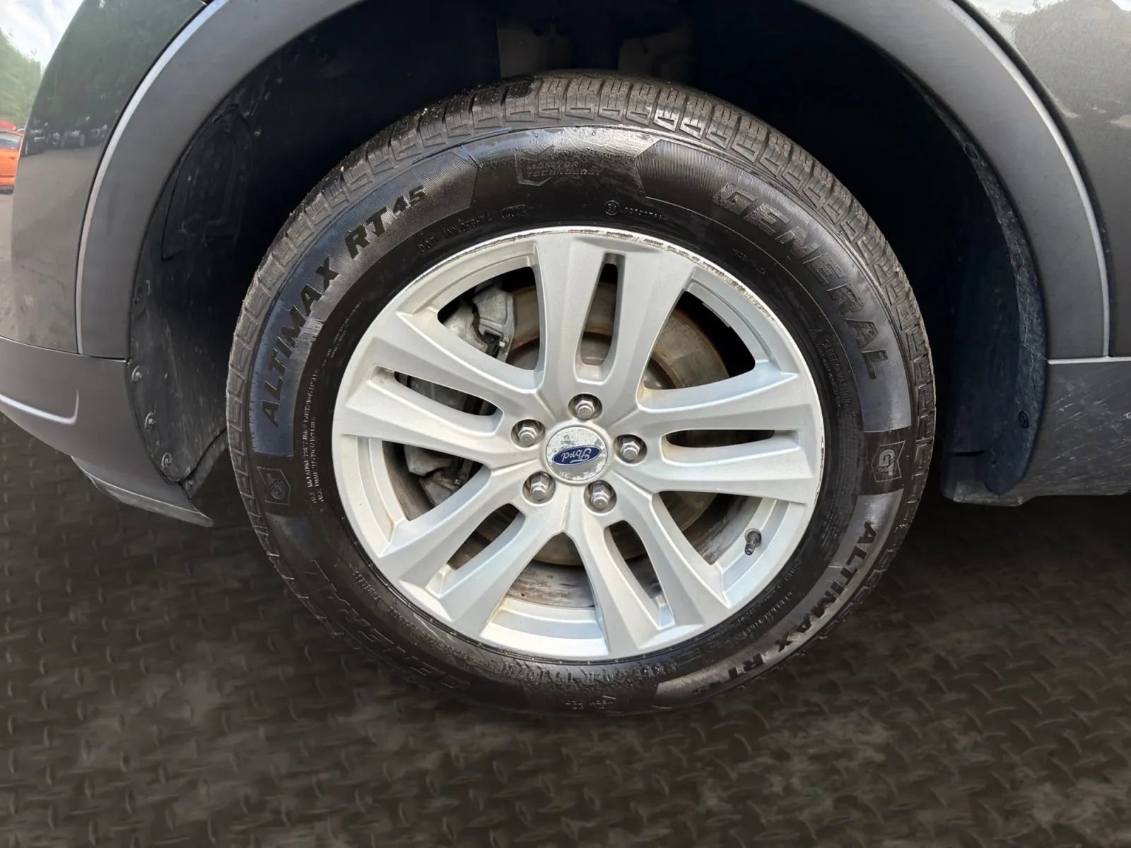 Used 2019 Ford Explorer XLT w/ Equipment Group 201A AWD/4WD image 39