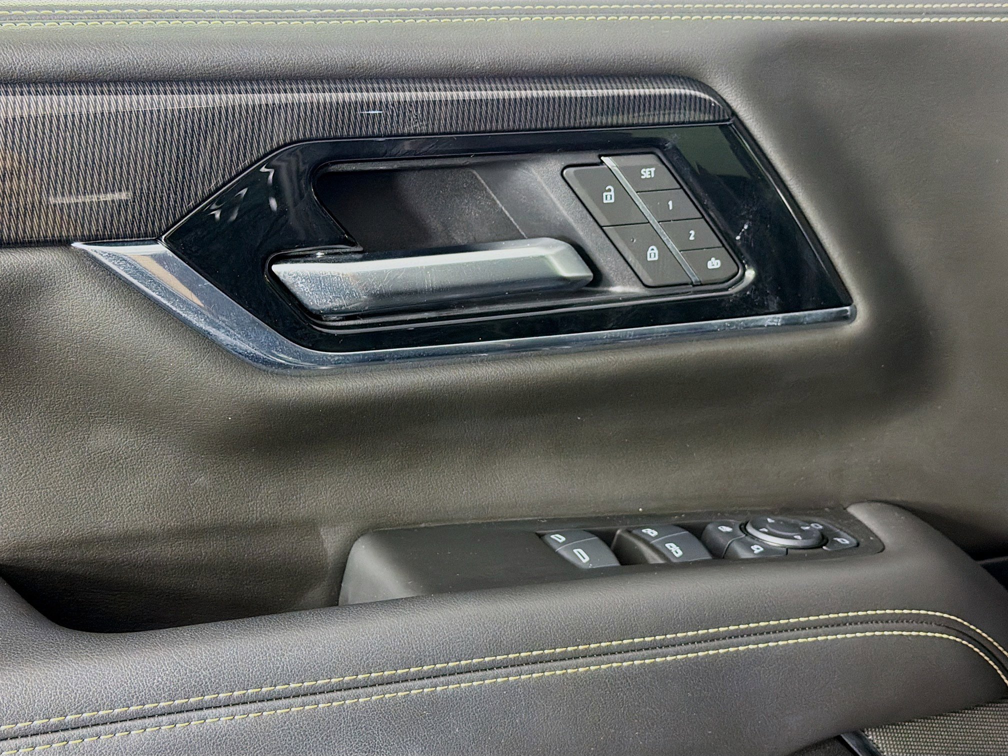 Used 2025 GMC Yukon XL Elevation image 19