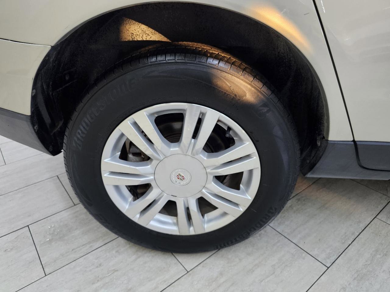 Used 2015 Cadillac SRX Luxury w/ Driver Awareness Package image 41