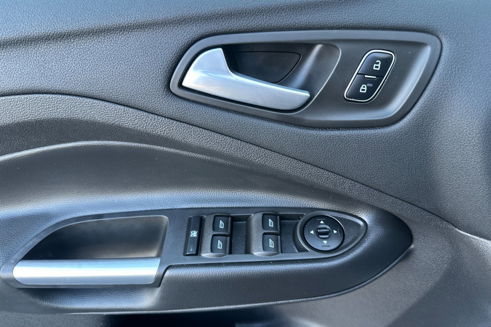 Used 2017 Ford Escape SE image 11