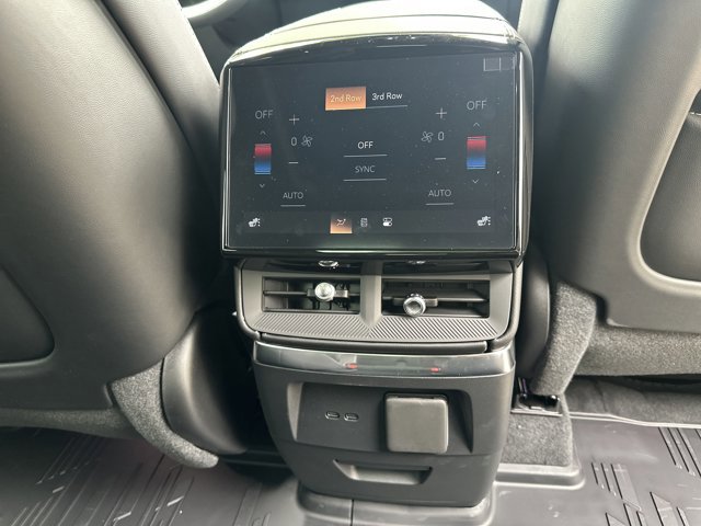 New 2026 Cadillac Vistiq Sport w/ LPO, Floor Liner Package image 34