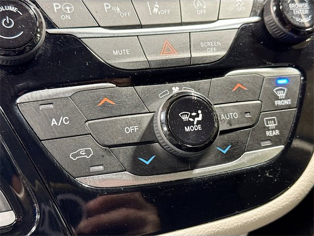 Used 2021 Chrysler Pacifica Touring-L w/ Uconnect Theater Family Group image 18