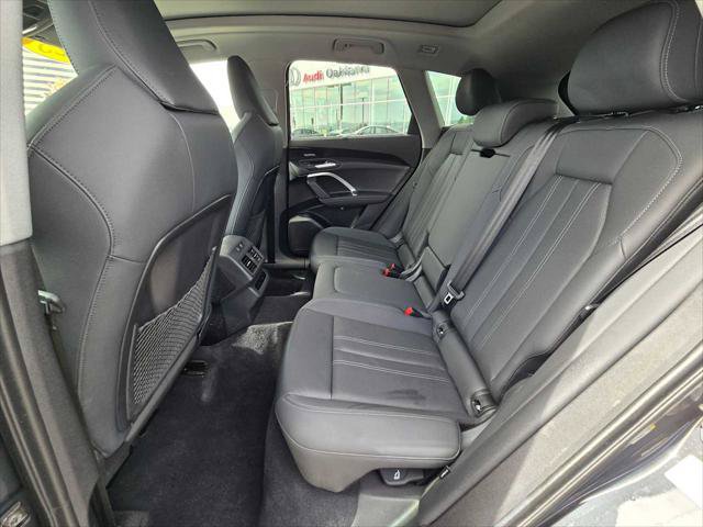 Used 2025 Audi Q5 Premium Plus w/ Premium Plus AWD/4WD image 16