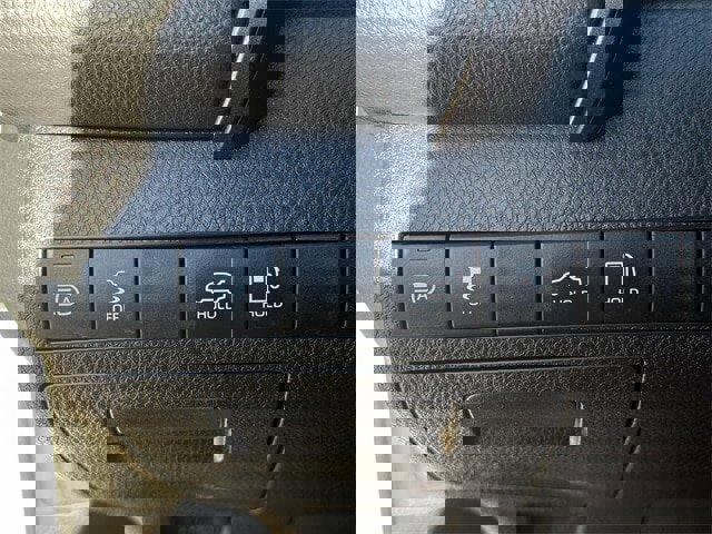 Used 2020 Toyota Camry SE image 21